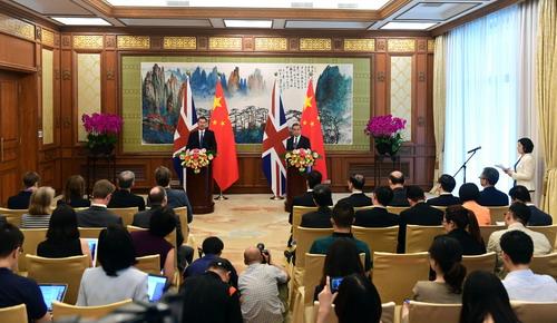 王毅談中英共建“一帶一路”：開放包容、規則導向