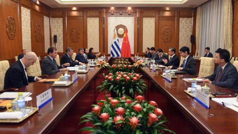 中國與烏拉圭簽署共建“一帶一路”諒解備忘錄