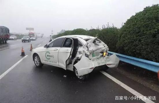 電動(dòng)汽車(chē)高速上沒(méi)電出車(chē)禍，新能源汽車(chē)又有黑鍋？