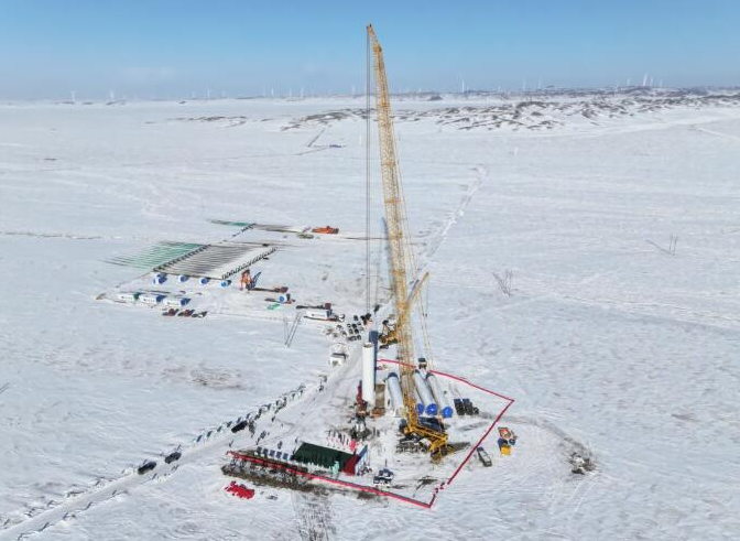 木壘100萬千瓦風電項目I標段首臺風力發(fā)電機組吊裝作業(yè)順利啟動